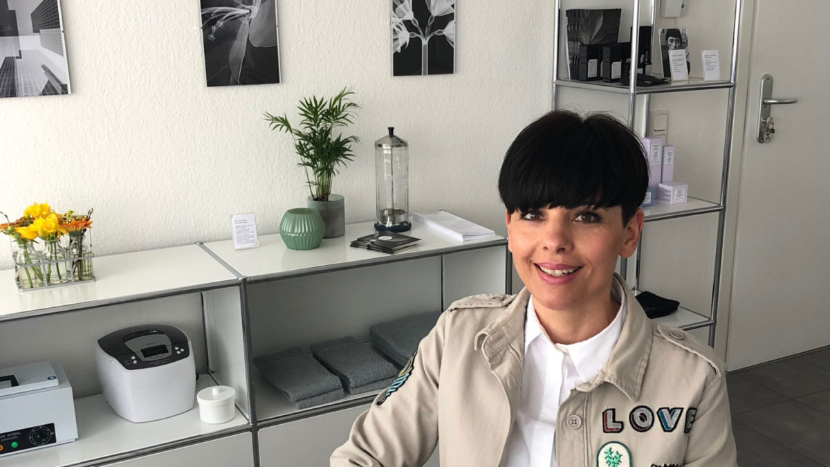 TOM|CO. Cosmetics in Saarbrücken - Friseure bei der Arbeit